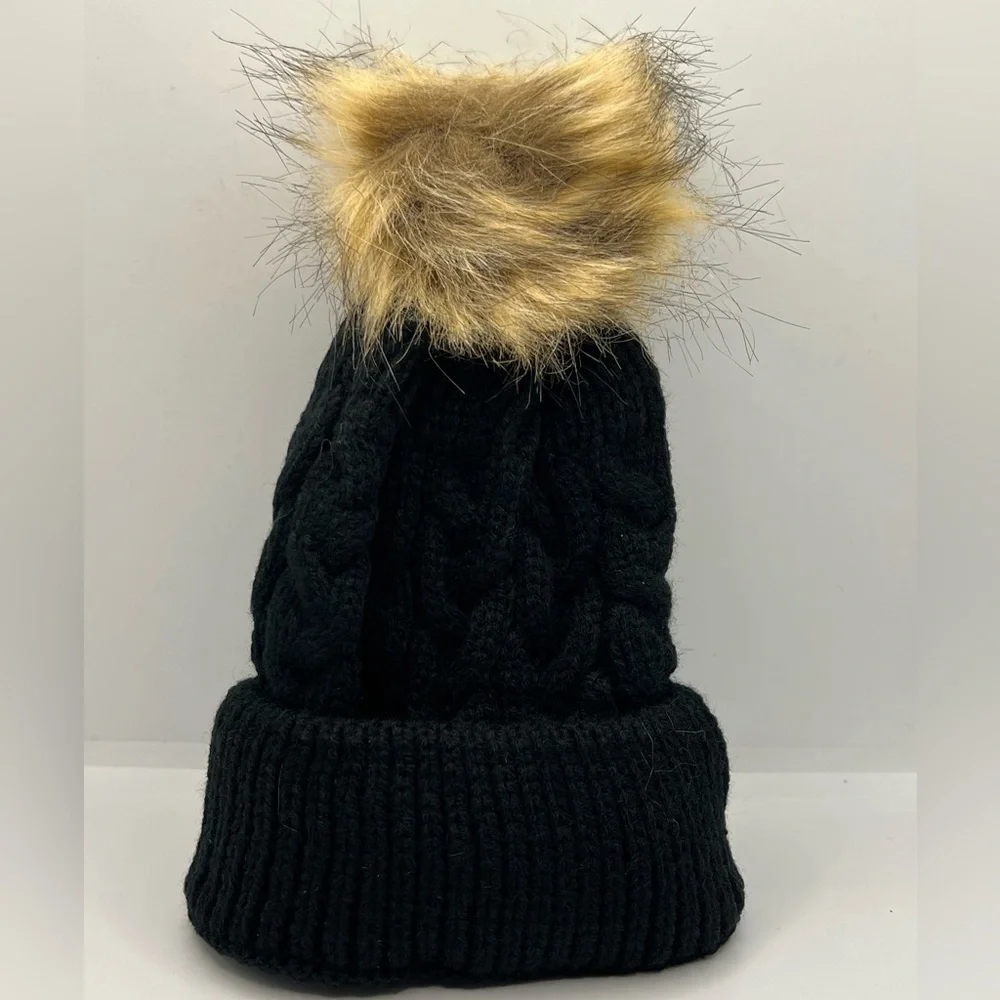 🖤 NWT- Adorable, Warm Pom Pom Baby Beanie 🖤 - Picture 4 of 4